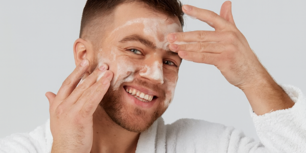 Чоловічий крем для обличчя: навіщо він потрібен і як вибрати правильний